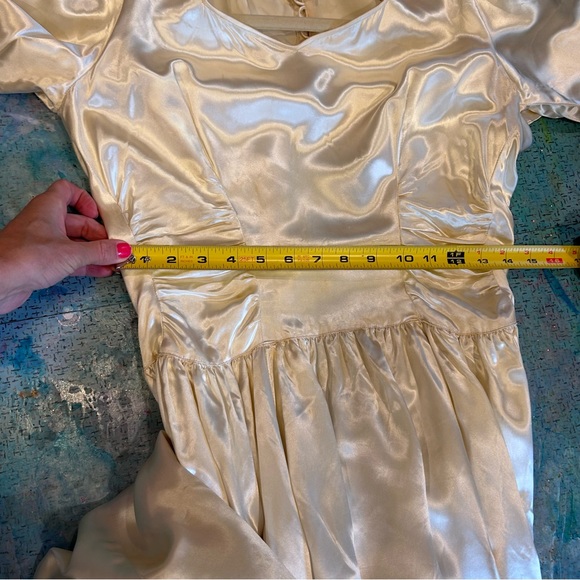 Antique 1930s Wedding Gown - Picture 10 of 17